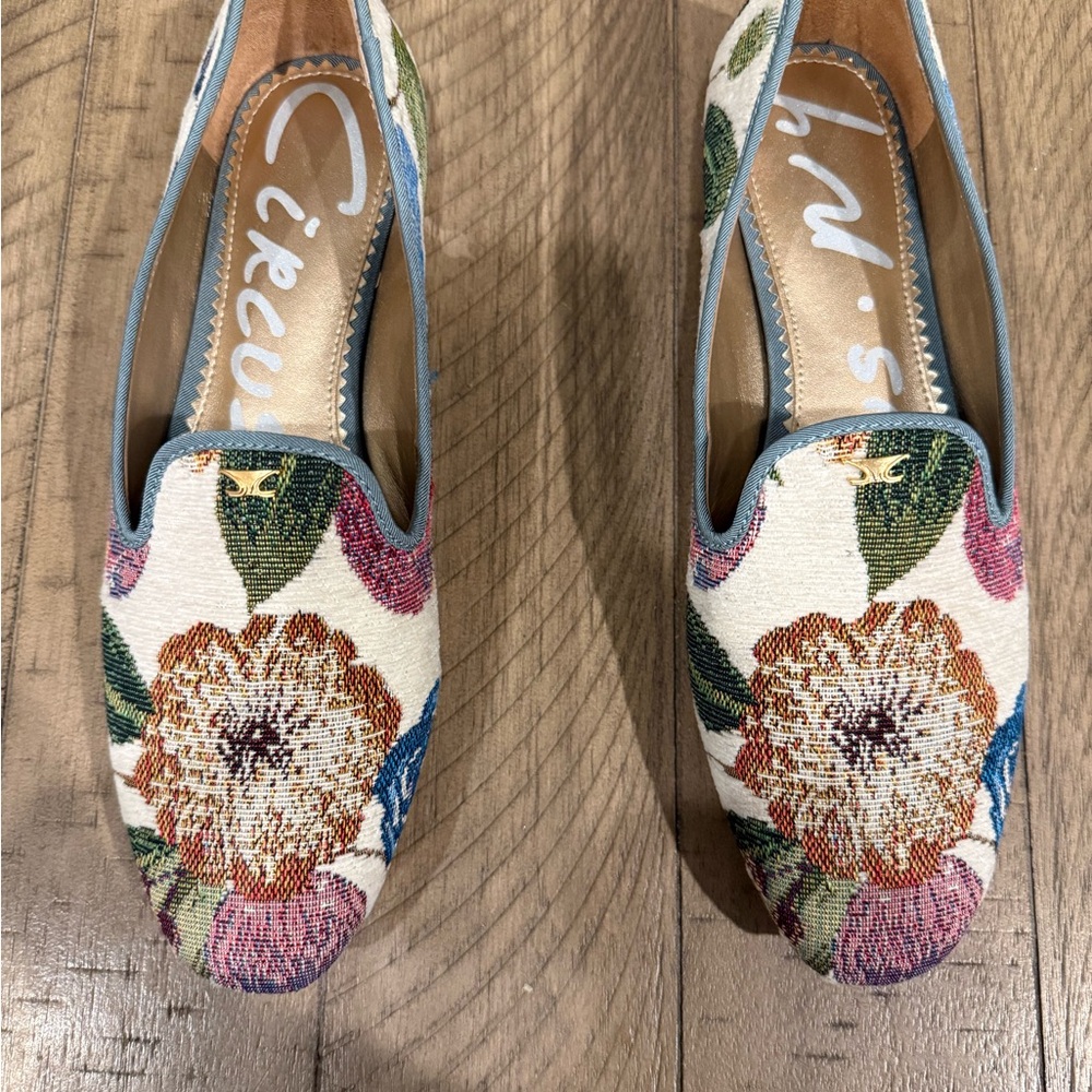 Circus by Sam Edelman Women's Embroidered Floral Loafers - Cream and Multicolor